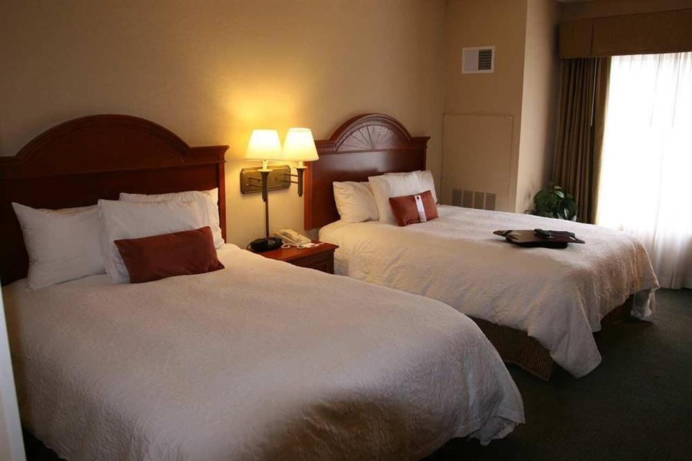Hampton Inn & Suites Clinton Oda fotoğraf
