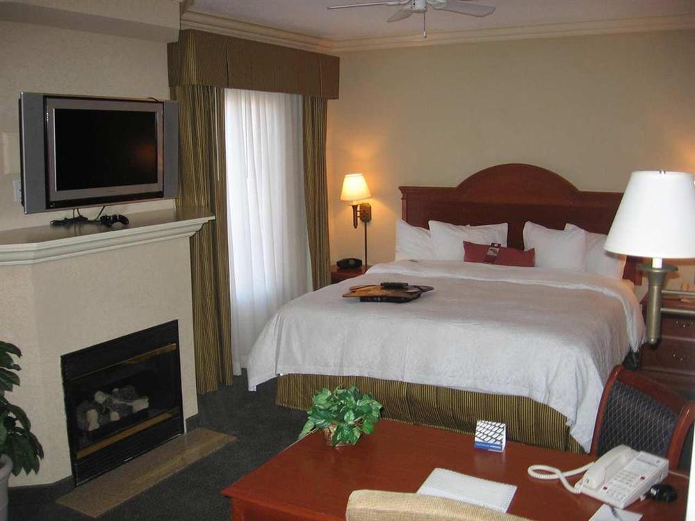 Hampton Inn & Suites Clinton Oda fotoğraf